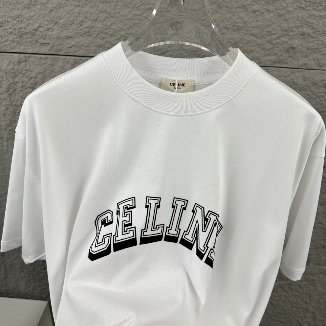 P75 Celi* 塞琳 塞林 2026春夏款 简约字母立体植绒工艺个性logo 定制双纱平纹纯棉面料 短袖T恤 男女同款 颜色：黑色 白色 尺码： S （90-130斤） M （120-150斤） L （140-165斤） XL （160-180斤） XXL （180-210斤）