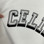 P75 Celi* 塞琳 塞林 2026春夏款 简约字母立体植绒工艺个性logo 定制双纱平纹纯棉面料 短袖T恤 男女同款 颜色：黑色 白色 尺码： S （90-130斤） M （120-150斤） L （140-165斤） XL （160-180斤） XXL （180-210斤）