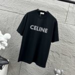 P75 Celi* 塞琳 塞林 2026春夏款 简约字母立体植绒工艺个性logo 定制双纱平纹纯棉面料 短袖T恤 男女同款 颜色：黑色 白色 尺码： S （90-130斤） M （120-150斤） L （140-165斤） XL （160-180斤） XXL （180-210斤）