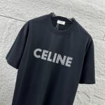 P75 Celi* 塞琳 塞林 2026春夏款 简约字母立体植绒工艺个性logo 定制双纱平纹纯棉面料 短袖T恤 男女同款 颜色：黑色 白色 尺码： S （90-130斤） M （120-150斤） L （140-165斤） XL （160-180斤） XXL （180-210斤）