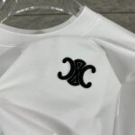 P75 Celi* 塞琳 塞林 2026春夏款 简约字母立体刺绣工艺个性logo 定制双纱平纹纯棉面料 短袖T恤 男女同款 颜色：黑色 白色 花灰色 尺码： S （90-130斤） M （120-150斤） L （140-165斤） XL （160-180斤） XXL （180-210斤）