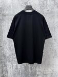 P70 【CELINE】赛琳字母logo胶片情侣款短袖T恤 采用高成本280克双股双纱纯棉面料 厚实挺阔 立体os剪裁版型 时尚百搭 网红同款 匠心款 简约中透漏着时尚的气息 男女同款 原版主麦水洗吊牌防潮纸包装👍 颜色：黑色 白色 尺码：XS-L