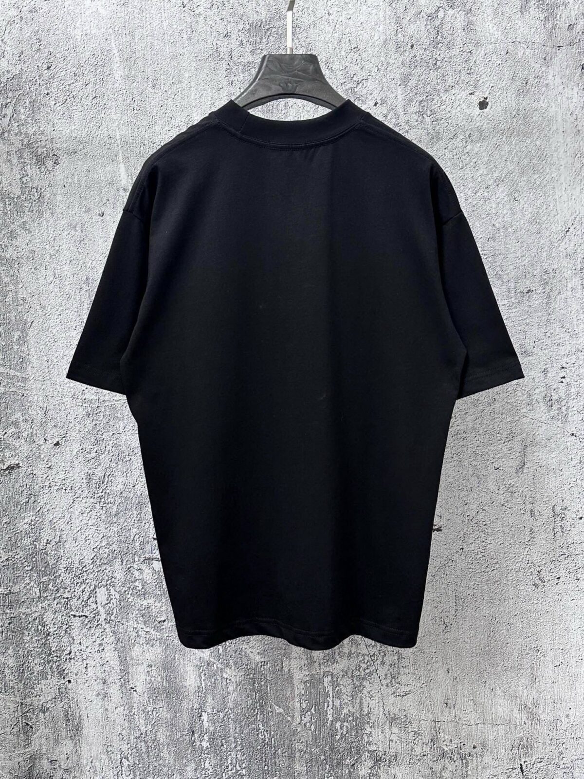 P70 【CELINE】赛琳字母logo胶片情侣款短袖T恤 采用高成本280克双股双纱纯棉面料 厚实挺阔 立体os剪裁版型 时尚百搭 网红同款 匠心款 简约中透漏着时尚的气息 男女同款 原版主麦水洗吊牌防潮纸包装👍 颜色：黑色 白色 尺码：XS-L