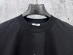 P70 【CELINE】赛琳字母logo胶片情侣款短袖T恤 采用高成本280克双股双纱纯棉面料 厚实挺阔 立体os剪裁版型 时尚百搭 网红同款 匠心款 简约中透漏着时尚的气息 男女同款 原版主麦水洗吊牌防潮纸包装👍 颜色：黑色 白色 尺码：XS-L