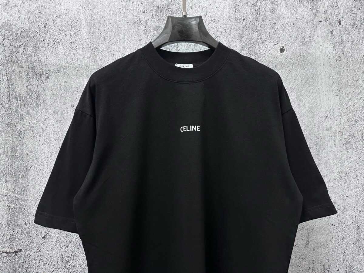 P70 【CELINE】赛琳字母logo胶片情侣款短袖T恤 采用高成本280克双股双纱纯棉面料 厚实挺阔 立体os剪裁版型 时尚百搭 网红同款 匠心款 简约中透漏着时尚的气息 男女同款 原版主麦水洗吊牌防潮纸包装👍 颜色：黑色 白色 尺码：XS-L