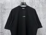 P70 【CELINE】赛琳字母logo胶片情侣款短袖T恤 采用高成本280克双股双纱纯棉面料 厚实挺阔 立体os剪裁版型 时尚百搭 网红同款 匠心款 简约中透漏着时尚的气息 男女同款 原版主麦水洗吊牌防潮纸包装👍 颜色：黑色 白色 尺码：XS-L