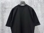 P70 【CELINE】赛琳字母logo胶片情侣款短袖T恤 采用高成本280克双股双纱纯棉面料 厚实挺阔 立体os剪裁版型 时尚百搭 网红同款 匠心款 简约中透漏着时尚的气息 男女同款 原版主麦水洗吊牌防潮纸包装👍 颜色：黑色 白色 尺码：XS-L