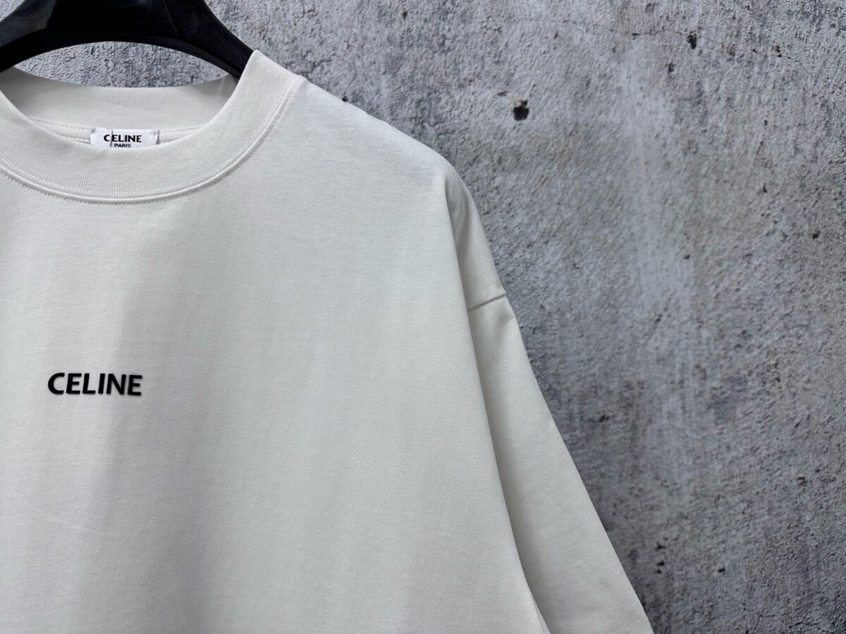 P70 【CELINE】赛琳字母logo胶片情侣款短袖T恤 采用高成本280克双股双纱纯棉面料 厚实挺阔 立体os剪裁版型 时尚百搭 网红同款 匠心款 简约中透漏着时尚的气息 男女同款 原版主麦水洗吊牌防潮纸包装👍 颜色：黑色 白色 尺码：XS-L