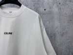 P70 【CELINE】赛琳字母logo胶片情侣款短袖T恤 采用高成本280克双股双纱纯棉面料 厚实挺阔 立体os剪裁版型 时尚百搭 网红同款 匠心款 简约中透漏着时尚的气息 男女同款 原版主麦水洗吊牌防潮纸包装👍 颜色：黑色 白色 尺码：XS-L