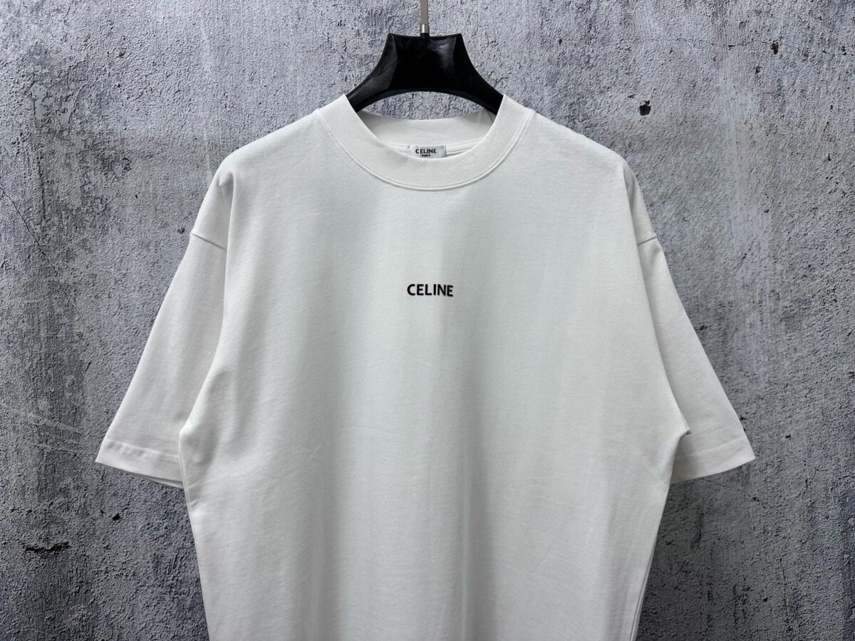 P70 【CELINE】赛琳字母logo胶片情侣款短袖T恤 采用高成本280克双股双纱纯棉面料 厚实挺阔 立体os剪裁版型 时尚百搭 网红同款 匠心款 简约中透漏着时尚的气息 男女同款 原版主麦水洗吊牌防潮纸包装👍 颜色：黑色 白色 尺码：XS-L