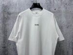 P70 【CELINE】赛琳字母logo胶片情侣款短袖T恤 采用高成本280克双股双纱纯棉面料 厚实挺阔 立体os剪裁版型 时尚百搭 网红同款 匠心款 简约中透漏着时尚的气息 男女同款 原版主麦水洗吊牌防潮纸包装👍 颜色：黑色 白色 尺码：XS-L