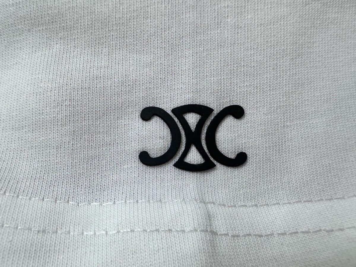 P70 【CELINE】赛琳字母logo胶片情侣款短袖T恤 采用高成本280克双股双纱纯棉面料 厚实挺阔 立体os剪裁版型 时尚百搭 网红同款 匠心款 简约中透漏着时尚的气息 男女同款 原版主麦水洗吊牌防潮纸包装👍 颜色：黑色 白色 尺码：XS-L