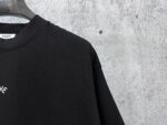 P70 【CELINE】赛琳字母logo印花情侣款短袖T恤 采用高成本280克双股双纱纯棉面料 厚实挺阔 立体os剪裁版型 时尚百搭 网红同款 匠心款 简约中透漏着时尚的气息 男女同款 原版主麦水洗吊牌防潮纸包装👍 颜色：黑色 白色 尺码：XS-L