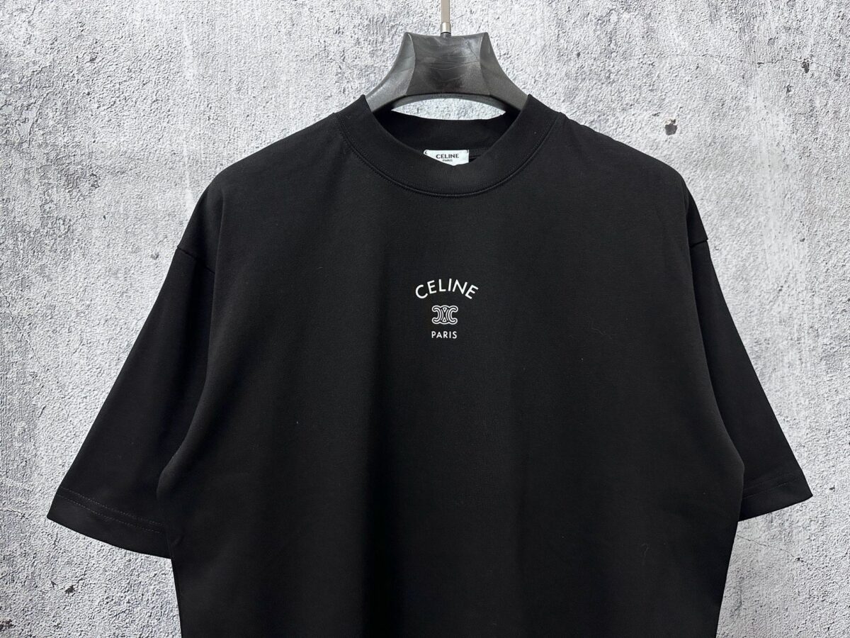 P70 【CELINE】赛琳字母logo印花情侣款短袖T恤 采用高成本280克双股双纱纯棉面料 厚实挺阔 立体os剪裁版型 时尚百搭 网红同款 匠心款 简约中透漏着时尚的气息 男女同款 原版主麦水洗吊牌防潮纸包装👍 颜色：黑色 白色 尺码：XS-L