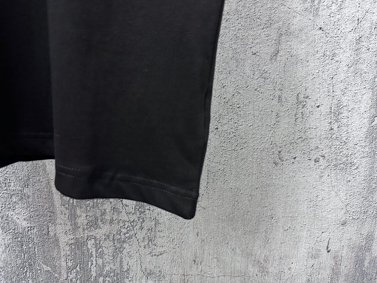 P70 【CELINE】赛琳字母logo印花情侣款短袖T恤 采用高成本280克双股双纱纯棉面料 厚实挺阔 立体os剪裁版型 时尚百搭 网红同款 匠心款 简约中透漏着时尚的气息 男女同款 原版主麦水洗吊牌防潮纸包装👍 颜色：黑色 白色 尺码：XS-L