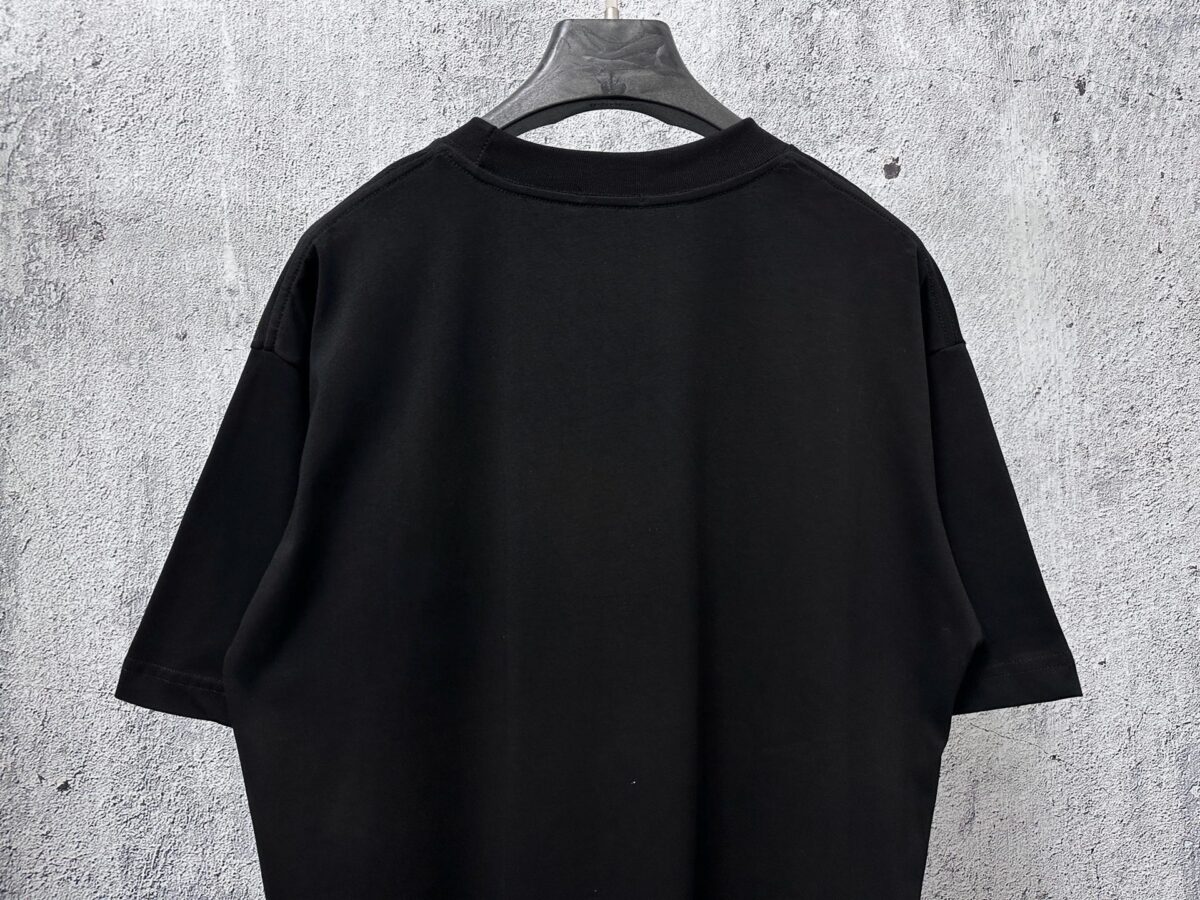P70 【CELINE】赛琳字母logo印花情侣款短袖T恤 采用高成本280克双股双纱纯棉面料 厚实挺阔 立体os剪裁版型 时尚百搭 网红同款 匠心款 简约中透漏着时尚的气息 男女同款 原版主麦水洗吊牌防潮纸包装👍 颜色：黑色 白色 尺码：XS-L