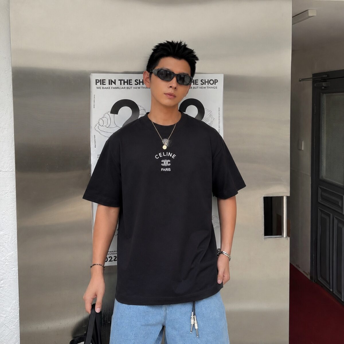 weigou_199885_8_69eb00924d P75 ce~ 赛琳 胸前小刺绣 《区别通货面料》 双纱平纹,紧密纱线短袖T恤上身十分舒适,男女同款半袖,落肩宽松版型 颜色: 黑色 白色 咖啡色 尺码:S(90-130斤) M(125-150斤) L(135-165斤) XL(160-190斤) XXL(185-220斤)