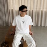 weigou_199948_8_e111163edb P75 ce~ 赛琳 胸前小刺绣 《区别通货面料》 双纱平纹,紧密纱线短袖T恤上身十分舒适,男女同款半袖,落肩宽松版型 颜色: 黑色 白色 咖啡色 尺码:S(90-130斤) M(125-150斤) L(135-165斤) XL(160-190斤) XXL(185-220斤)