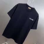 weigou_200202_3_1f471ac367 P75 ce~ 赛琳 胸前小刺绣 《区别通货面料》 双纱平纹,紧密纱线短袖T恤上身十分舒适,男女同款半袖,落肩宽松版型 颜色: 黑色 白色 咖啡色 尺码:S(90-130斤) M(125-150斤) L(135-165斤) XL(160-190斤) XXL(185-220斤)