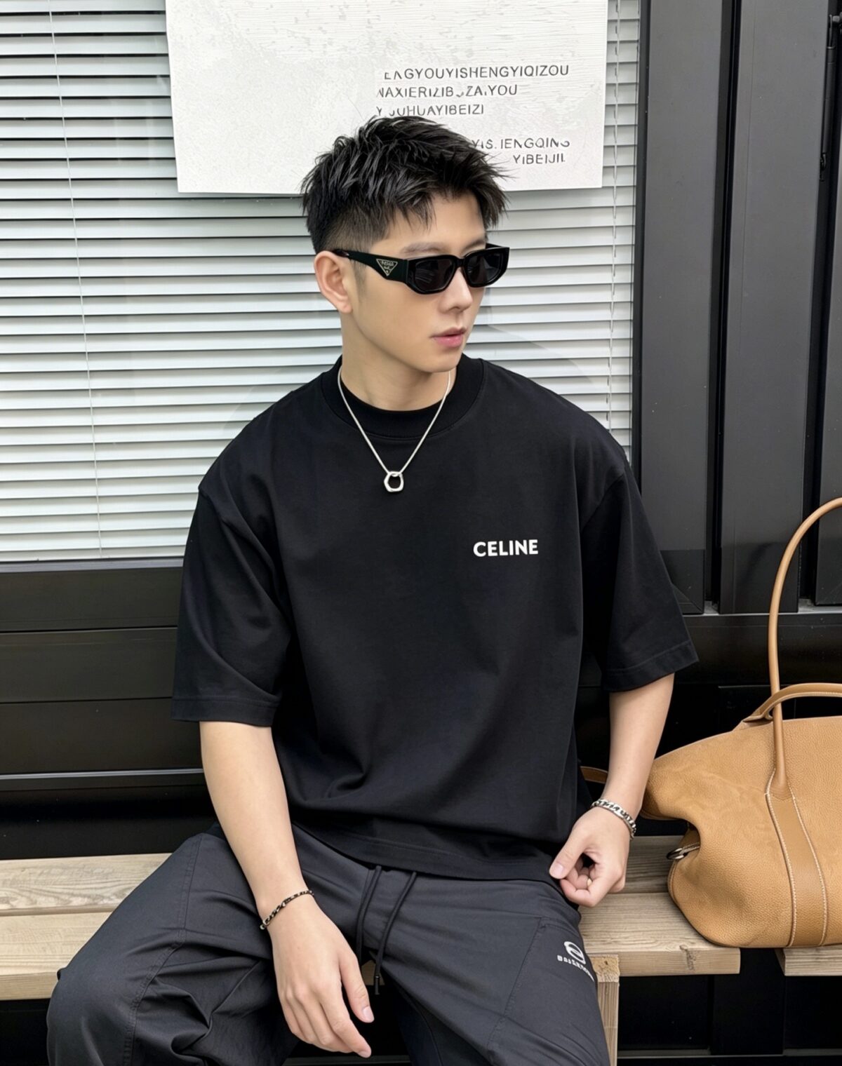 weigou_200202_7_1b2c11e80a P75 ce~ 赛琳 胸前小刺绣 《区别通货面料》 双纱平纹,紧密纱线短袖T恤上身十分舒适,男女同款半袖,落肩宽松版型 颜色: 黑色 白色 咖啡色 尺码:S(90-130斤) M(125-150斤) L(135-165斤) XL(160-190斤) XXL(185-220斤)