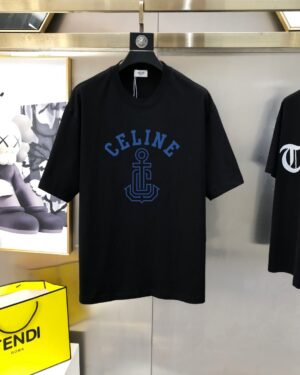 weigou_200224_0_998cec0aa6 P70 Celin** 赛琳 早春新款原单男士圆领短袖T恤 🔥专柜同步售卖 ✨✨高端品质 高版本 OS版型阔版 爆款✨✨字母logo图案设计 定制进口双股100%纯棉面料 手感柔软细腻 穿着亲肤舒适 代工厂精细做工 上身非常帅气有型 男士必备单品 三标齐 全 尺码:S-2XL 黑色 白色