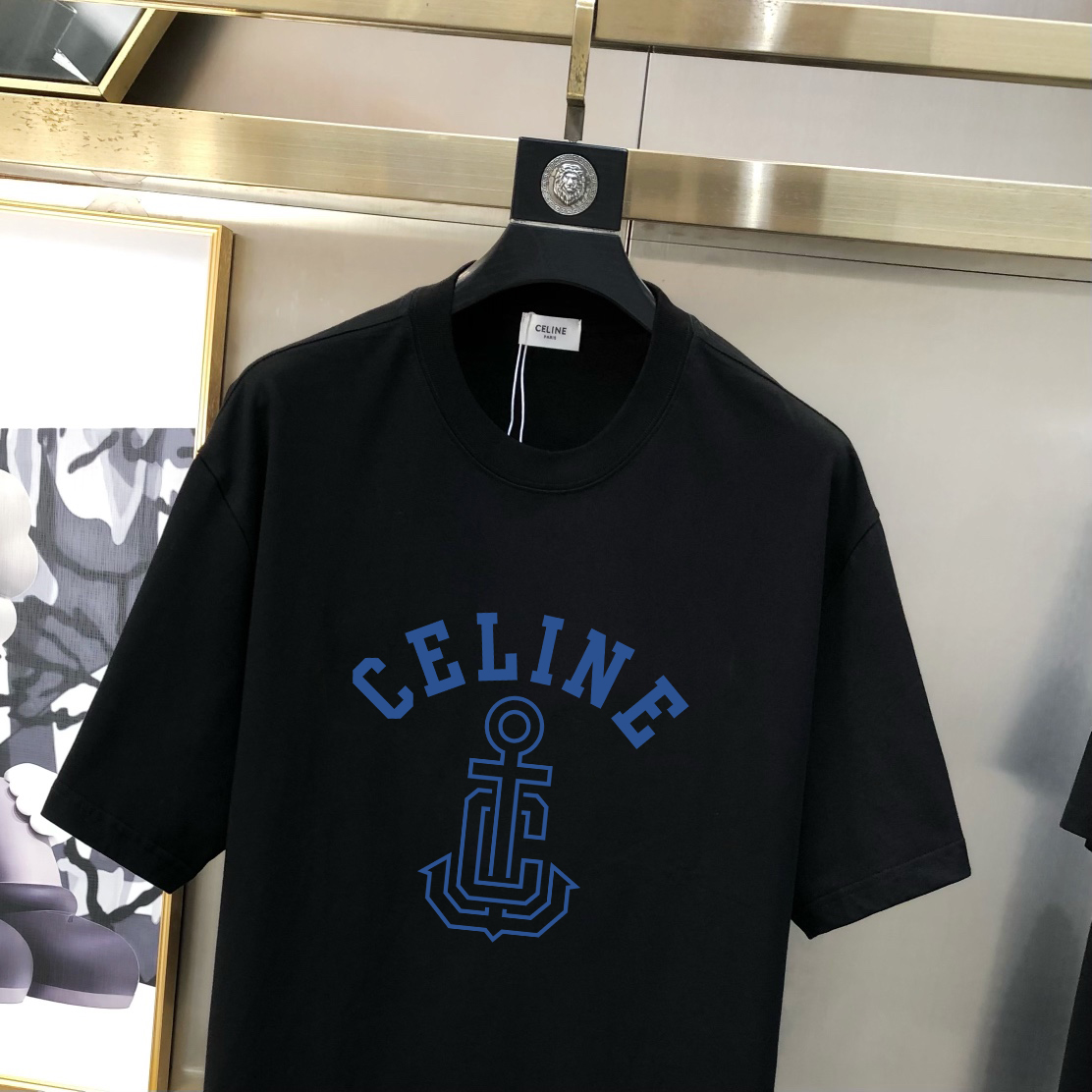 P70 Celin** 赛琳 早春新款原单男士圆领短袖T恤 🔥专柜同步售卖 ✨✨高端品质 高版本 OS版型阔版 爆款✨✨字母logo图案设计 定制进口双股100%纯棉面料 手感柔软细腻 穿着亲肤舒适 代工厂精细做工 上身非常帅气有型 男士必备单品 三标齐 全 尺码：S-2XL 黑色 白色