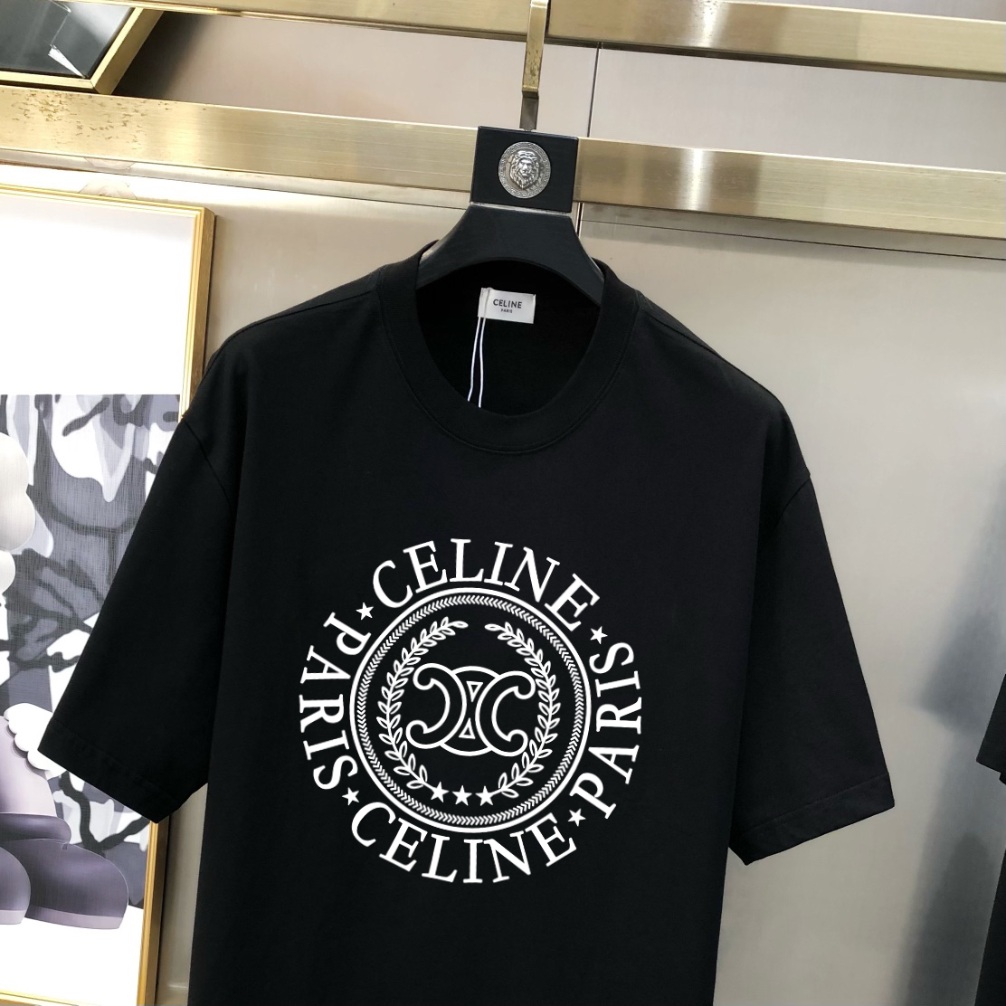 P70 Celin** 赛琳 早春新款原单男士圆领短袖T恤 🔥专柜同步售卖 ✨✨高端品质 高版本 OS版型阔版 爆款✨✨字母logo图案设计 定制进口双股100%纯棉面料 手感柔软细腻 穿着亲肤舒适 代工厂精细做工 上身非常帅气有型 男士必备单品 三标齐 全 尺码：S-2XL 黑色 白色