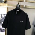 P70 Celin** 赛琳 早春新款原单男士圆领短袖T恤 🔥专柜同步售卖 ✨✨高端品质 高版本 OS版型阔版 爆款✨✨字母logo图案设计 定制进口双股100%纯棉面料 手感柔软细腻 穿着亲肤舒适 代工厂精细做工 上身非常帅气有型 男士必备单品 三标齐 全 尺码：S-2XL 黑色 白色