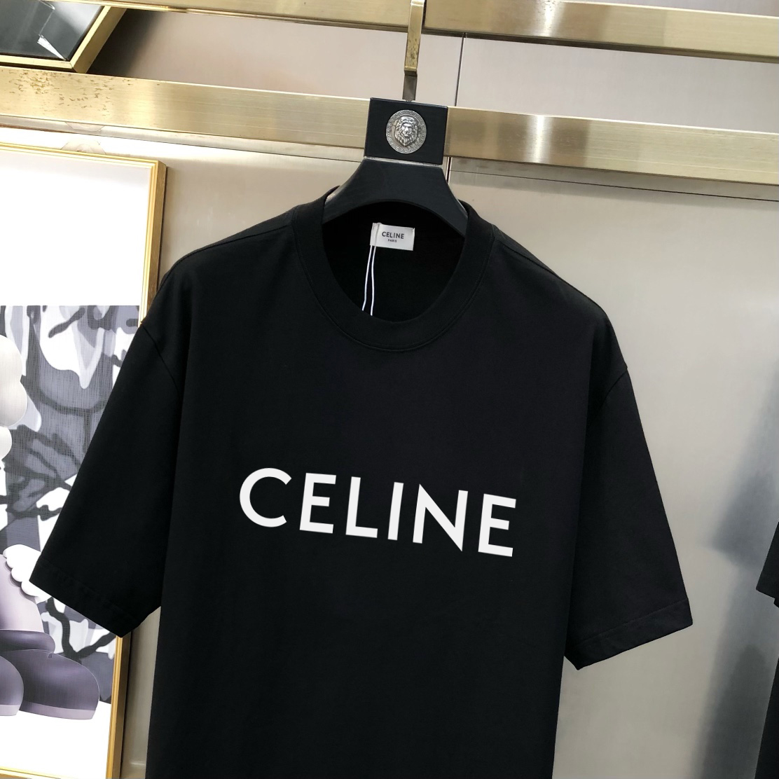P70 Celin** 赛琳 早春新款原单男士圆领短袖T恤 🔥专柜同步售卖 ✨✨高端品质 高版本 OS版型阔版 爆款✨✨字母logo图案设计 定制进口双股100%纯棉面料 手感柔软细腻 穿着亲肤舒适 代工厂精细做工 上身非常帅气有型 男士必备单品 三标齐 全 尺码：S-2XL 黑色 白色