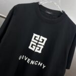 P80 gvc～纪梵 厚板滴胶字母 《区别通货面料》 7A抗菌短袖tee 上身十分舒适，男女同款半袖，落肩宽松版型 颜色: 黑色 白色 咖啡色 尺码：S（90-130斤） M（125-150斤） L（135-165斤） XL（160-190斤） XXL（185-220斤）