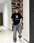 P80 gvc～纪梵 厚板滴胶字母 《区别通货面料》 7A抗菌短袖tee 上身十分舒适，男女同款半袖，落肩宽松版型 颜色: 黑色 白色 咖啡色 尺码：S（90-130斤） M（125-150斤） L（135-165斤） XL（160-190斤） XXL（185-220斤）