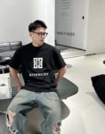 P80 gvc～纪梵 厚板滴胶字母 《区别通货面料》 7A抗菌短袖tee 上身十分舒适，男女同款半袖，落肩宽松版型 颜色: 黑色 白色 咖啡色 尺码：S（90-130斤） M（125-150斤） L（135-165斤） XL（160-190斤） XXL（185-220斤）