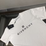 weigou_200411_2_9f6e038d66 P75 GIVENCHY 纪梵希 2026夏季新品上市🍃时尚经典圆领短袖👍🏻情侣款😆时尚单品设计,更加时尚舒适,高标准定制,上身非常有型,胸前品牌logo印花图案 客供辅料,客供进口高档面料🔥质感非常细腻,细节工艺精湛考究,塑造性极高的一款单品,任何时装都可以搭配,版型超级好 ✂️潮男必备单品 👏 颜色:黑色 白色 尺码:M-XXXL