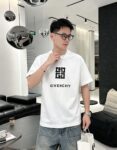 P80 gvc～纪梵 厚板滴胶字母 《区别通货面料》 7A抗菌短袖tee 上身十分舒适，男女同款半袖，落肩宽松版型 颜色: 黑色 白色 咖啡色 尺码：S（90-130斤） M（125-150斤） L（135-165斤） XL（160-190斤） XXL（185-220斤）