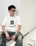 P80 gvc～纪梵 厚板滴胶字母 《区别通货面料》 7A抗菌短袖tee 上身十分舒适，男女同款半袖，落肩宽松版型 颜色: 黑色 白色 咖啡色 尺码：S（90-130斤） M（125-150斤） L（135-165斤） XL（160-190斤） XXL（185-220斤）