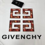 P75 💥 GIVENCHY 纪梵希 最新款情侣款短袖T恤～品牌顶级logo重工艺设计～面料上身舒适透气，不僵硬，修身的剪裁，采用高定定制纯棉面料！上身舒适有型，内搭单穿都完全没问题，时尚潮人必备！！！ 颜色：黑色 白 码数：M-3XL（下单请报身高体重）
