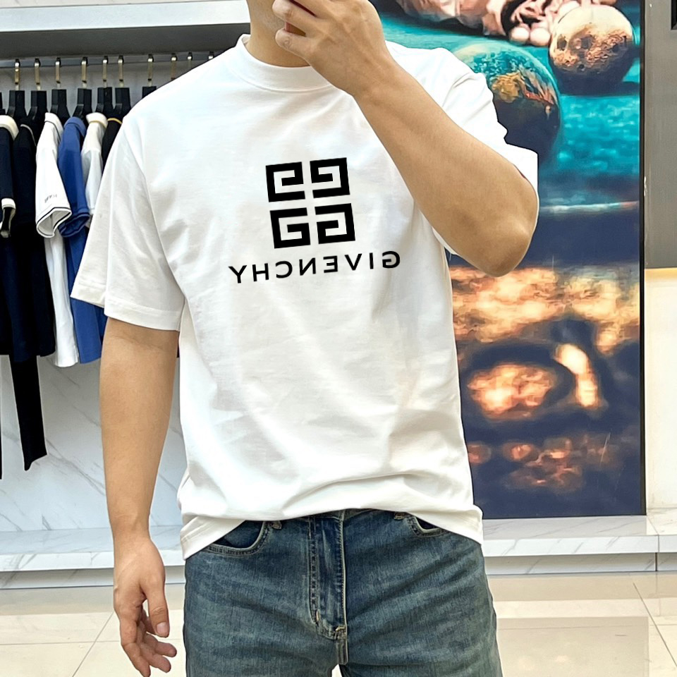 P70 Givenchy/纪梵希 夏季新款 印花字母logo休闲短袖t恤。进口100%长绒棉面料，舒适透气，印花图案logo每个细节做到极致，成品完成非常ok！上身极赞，随意百搭！OS版型，S-2XL。