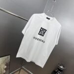 weigou_200771_1_179ed172fd P80 gvc~纪梵 厚板滴胶字母 《区别通货面料》 7A抗菌短袖tee 上身十分舒适,男女同款半袖,落肩宽松版型 颜色: 黑色 白色 咖啡色 尺码:S(90-130斤) M(125-150斤) L(135-165斤) XL(160-190斤) XXL(185-220斤)