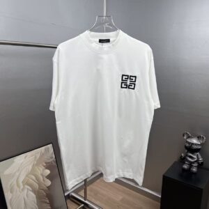 P80 gvc～纪梵 前后刺绣 区别通货面料：双纱纯棉7A抗菌短袖tee 上身十分舒适，男女同款半袖，落肩宽松版型 颜色: 黑色 白色 咖啡色 尺码：S（90-130斤） M（125-150斤） L（135-165斤） XL（160-190斤） XXL（185-220斤）