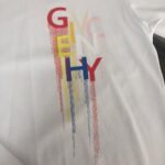 P75 GIVENCHY 纪梵希 26SS夏季新品上市🍃时尚经典圆领短袖👍🏻情侣款😆时尚单品设计，更加时尚舒适，高标准定制，上身非常有型，胸前品牌logo印花图案 客供辅料，客供进口高档面料🔥质感非常细腻，细节工艺精湛考究，塑造性极高的一款单品，任何时装都可以搭配，版型超级好 ✂️潮男必备单品 👏 颜色：黑色 白色 尺码：M-XXXL
