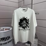 P80 GVC 纪梵* 2026春夏新款 洗水磨破320克圆领短袖tee 男女同款宽松版 颜色 :深黑色 洗水黑 洗水白 水洗灰 褐色 洗水红色 尺码 :S M L XL XXL 尺码： S （90-130斤） M （120-150斤） L （140-165斤） XL （160-180斤） XXL （180-210斤）