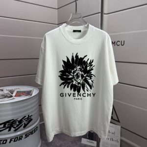 P80 GVC 纪梵* 2026春夏新款 洗水磨破320克圆领短袖tee 男女同款宽松版 颜色 :深黑色 洗水黑 洗水白 水洗灰 褐色 洗水红色 尺码 :S M L XL XXL 尺码： S （90-130斤） M （120-150斤） L （140-165斤） XL （160-180斤） XXL （180-210斤）