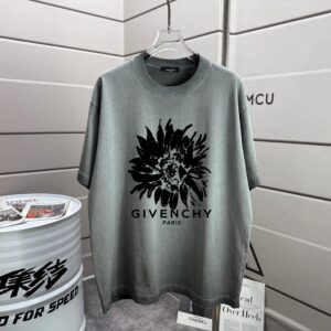 P80 GVC 纪梵* 2026春夏新款 洗水磨破320克圆领短袖tee 男女同款宽松版 颜色 :深黑色 洗水黑 洗水白 水洗灰 褐色 洗水红色 尺码 :S M L XL XXL 尺码： S （90-130斤） M （120-150斤） L （140-165斤） XL （160-180斤） XXL （180-210斤）