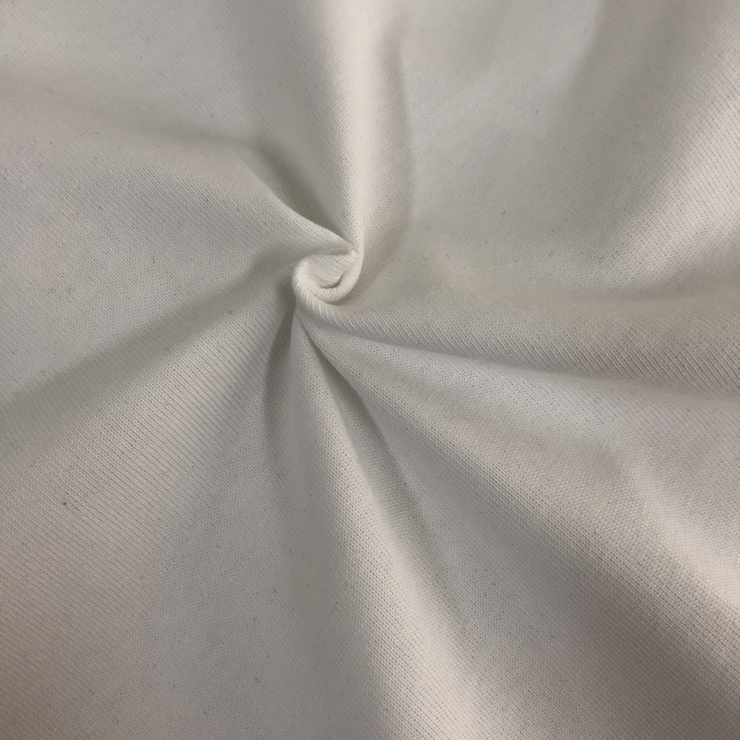 P75 GIVENCHY 纪梵希 26SS最新款情侣款短袖T恤～品牌新元素图案印花设计～面料上身舒适透气，不僵硬，修身的剪裁，采用高定定制纯棉面料！上身舒适有型，内搭单穿都完全没问题，时尚潮人必备！！！ 颜色：黑色 白色 码数：M-XXXL