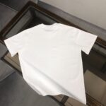 P75 GIVENCHY 纪梵希 26SS最新款情侣款短袖T恤～品牌新元素图案印花设计～面料上身舒适透气，不僵硬，修身的剪裁，采用高定定制纯棉面料！上身舒适有型，内搭单穿都完全没问题，时尚潮人必备！！！ 颜色：黑色 白色 码数：M-XXXL