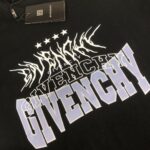 P75 GIVENCHY 纪梵希 26SS最新款情侣款短袖T恤～品牌新元素印花设计～面料上身舒适透气，不僵硬，修身的剪裁，采用高定定制纯棉面料！上身舒适有型，内搭单穿都完全没问题，时尚潮人必备！！！ 颜色：黑色 白色 码数：M-XXXL