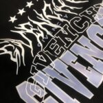 P75 GIVENCHY 纪梵希 26SS最新款情侣款短袖T恤～品牌新元素印花设计～面料上身舒适透气，不僵硬，修身的剪裁，采用高定定制纯棉面料！上身舒适有型，内搭单穿都完全没问题，时尚潮人必备！！！ 颜色：黑色 白色 码数：M-XXXL