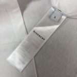 P75 🌟GIVENCHY 纪梵希 26SS最新款情侣款圆领短袖 情侣T恤～ 春夏新品 高品质 🔥🔥时尚百搭潮款 定制进口面料 ！穿着舒适 透气 时尚不失个性 上身休闲随性 帅气有型 彰显大牌气质。三标齐全！！ 颜色：黑色 白色 尺码：M-XXXL