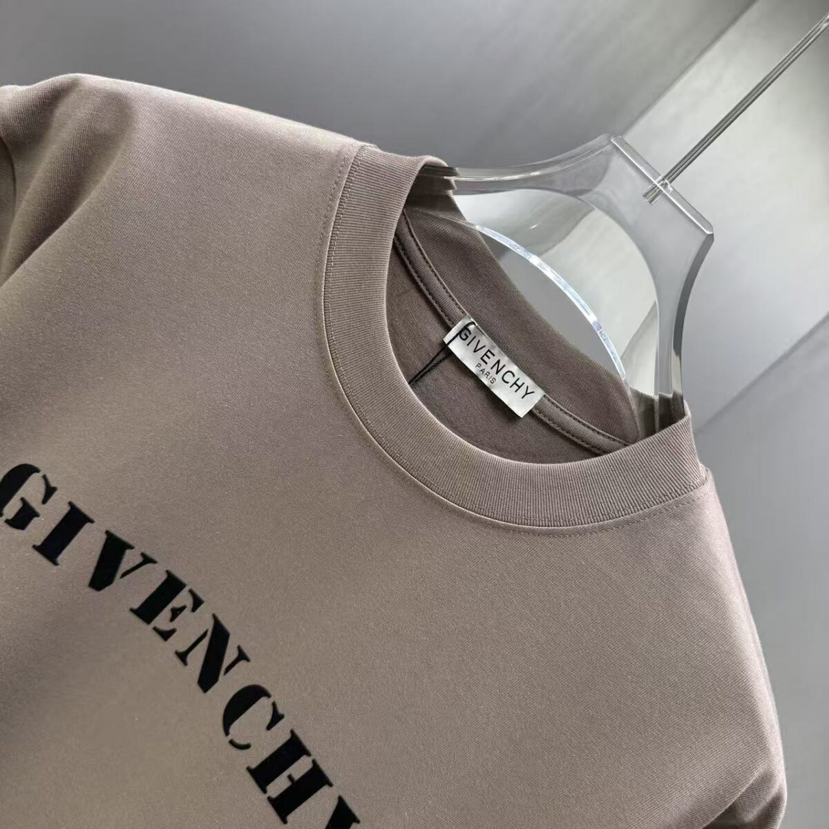P75 GIVENC* 纪梵希* 2026春夏新款短袖T恤 定制纯棉字母logo植绒 颜色：黑色 白色 深红 棕色 码数：S M L XL XXL