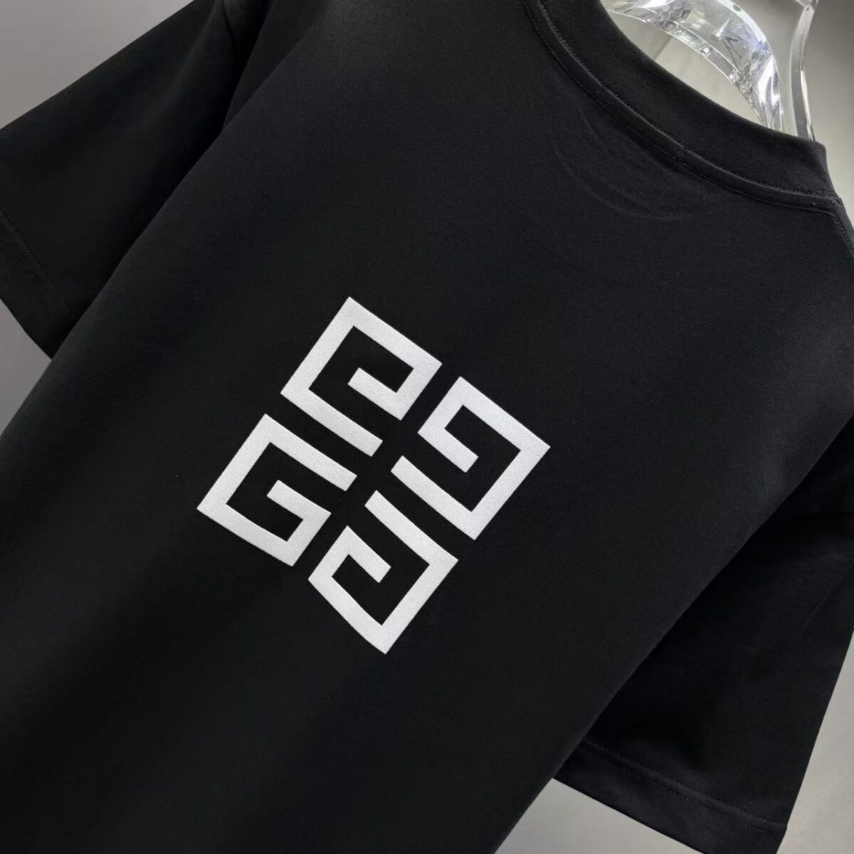 P75 GIVENC* 纪梵希* 2026春夏新款短袖T恤 定制纯棉字母logo植绒 颜色：黑色 白色 深红 棕色 码数：S M L XL XXL
